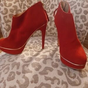Chic Red Platform Heeled Boots